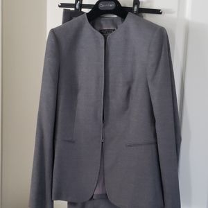 Marlowe suit